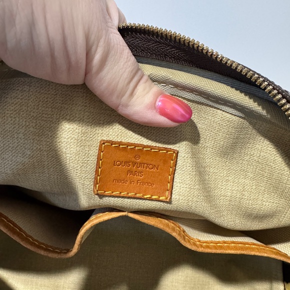 Authentic Louis Vuitton Trouville - Picture 8 of 11